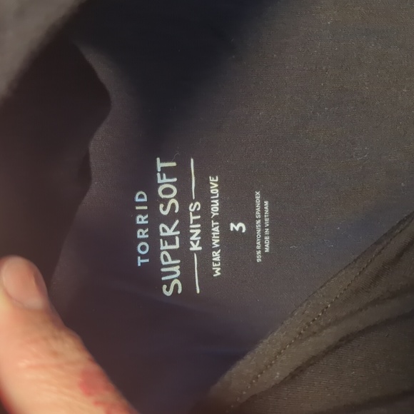 Plus size cold shoulder - Picture 4 of 4